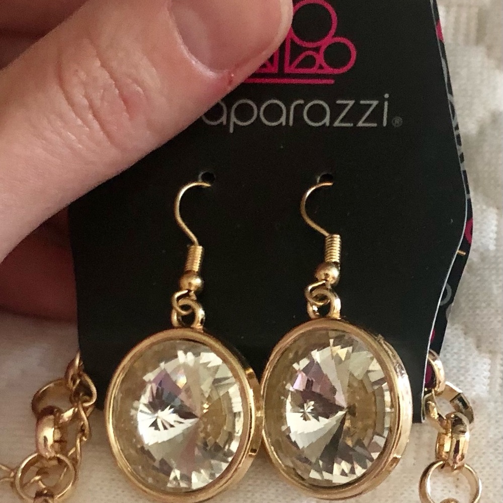 Paparazzi earring and necklace set